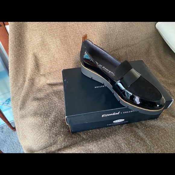 Shoes - Picture 3 of 5